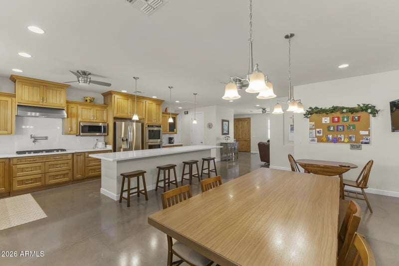 8410 Sands Ct, Peoria, AZ 85383