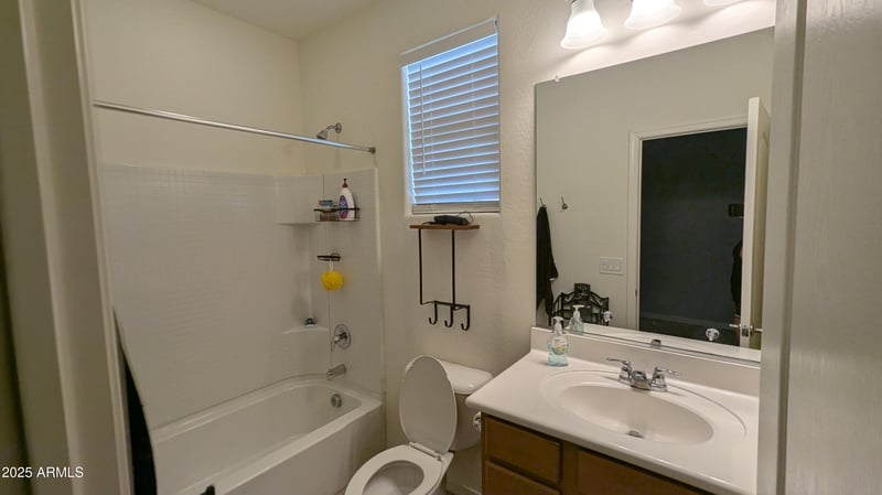 8419 40th Dr, Laveen, AZ 85339
