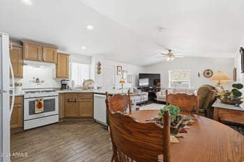 8421 Main St, Mesa, AZ 85207