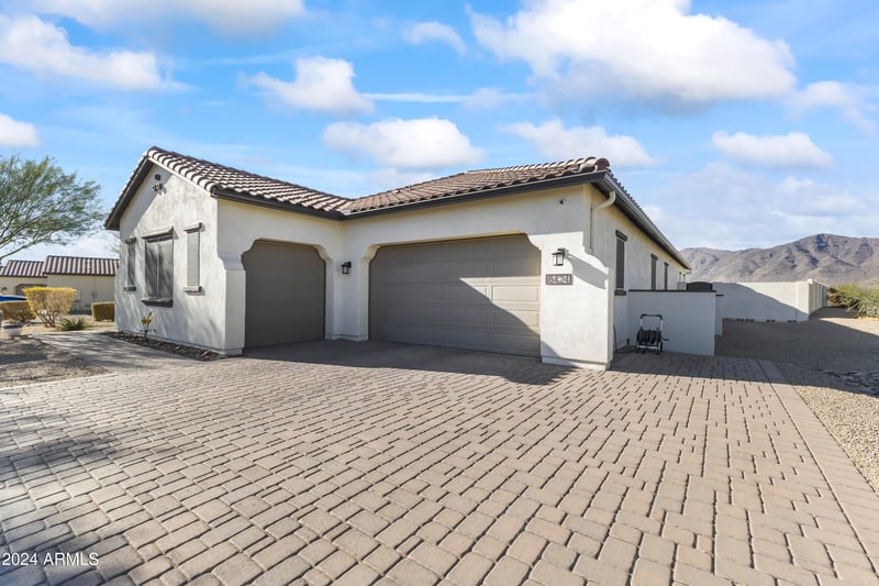 8424 194th Dr, Waddell, AZ 85355