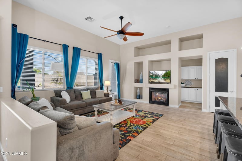 8424 Gardenia Ave, Glendale, AZ 85305