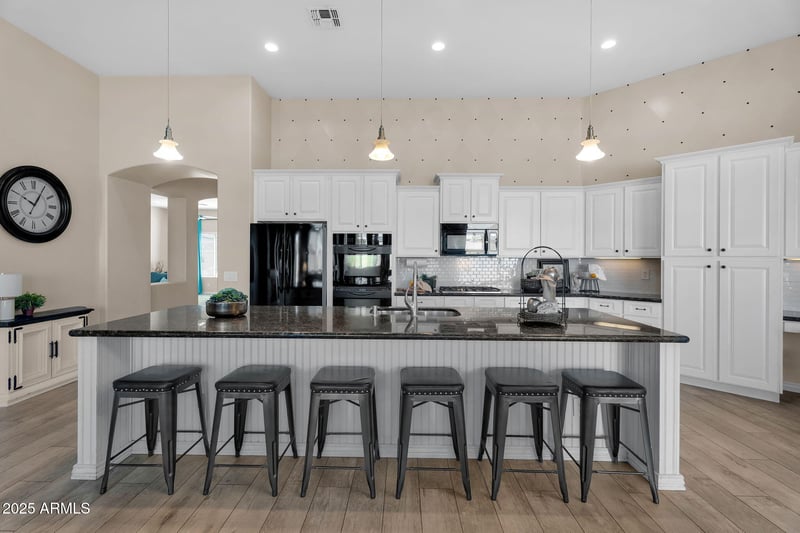 8424 Gardenia Ave, Glendale, AZ 85305