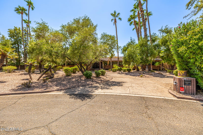 8424 Golf Dr, Paradise Valley, AZ 85253