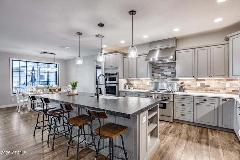 8425 Louise Ct, Peoria, AZ 85383