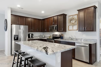 8425 61st Dr, Glendale, AZ 85302
