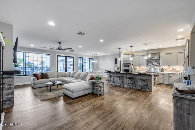 8425 W Louise Ct, Peoria, AZ 85383