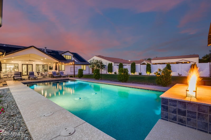 8425 W Louise Ct, Peoria, AZ 85383