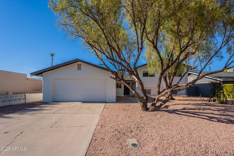 8426 Lincoln Dr, Scottsdale, AZ 85250