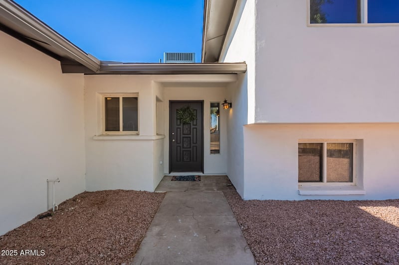 8426 Lincoln Dr, Scottsdale, AZ 85250