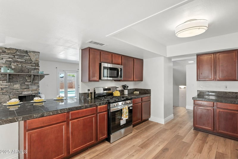 8426 Lincoln Dr, Scottsdale, AZ 85250