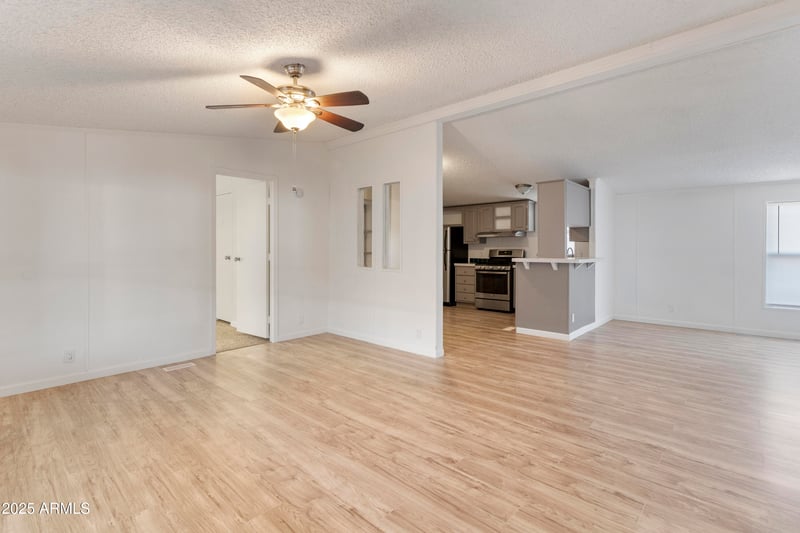 8427 Glendale Ave #210, Glendale, AZ 85305