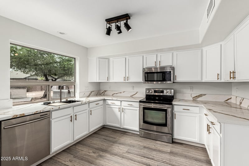 8431 50th Dr, Laveen, AZ 85339