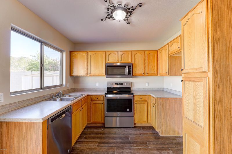 8433 S 20th St, Phoenix, AZ 85042