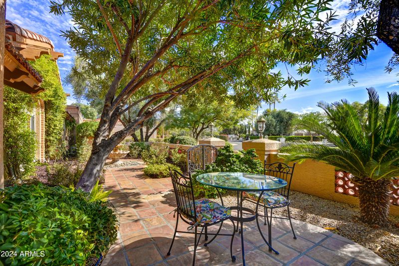8434 E Charter Oak Dr, Scottsdale, AZ 85260