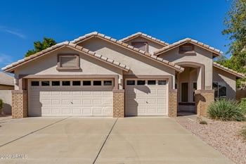 8438 Paradise Dr, Peoria, AZ 85345