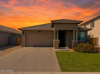 8438 Atlantis Way, Phoenix, AZ 85043