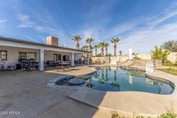 8443 51st Dr, Glendale, AZ 85302