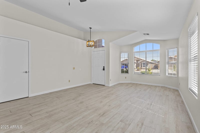 8443 Charter Oak Rd, Peoria, AZ 85381