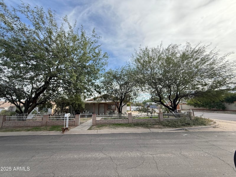 8447 8th Pl, Phoenix, AZ 85042