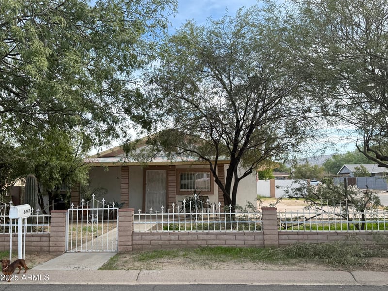 8447 8th Pl, Phoenix, AZ 85042