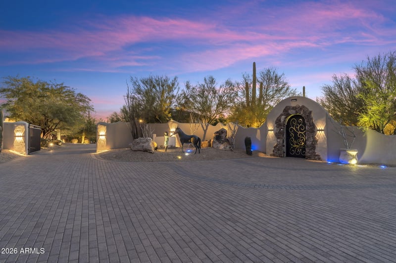 8449 Dixileta Dr, Scottsdale, AZ 85266