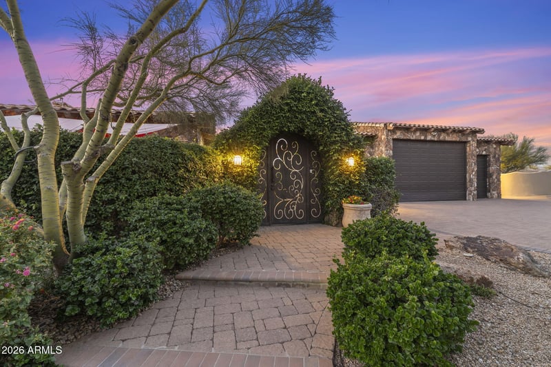 8449 Dixileta Dr, Scottsdale, AZ 85266