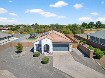 8450 Medlock Dr, Glendale, AZ 85305