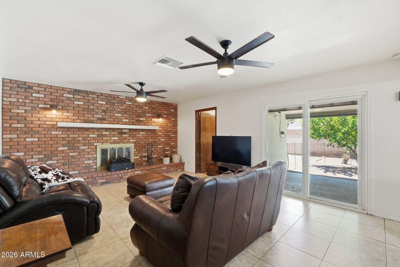 846 N Whiting Cir, Mesa, AZ 85213