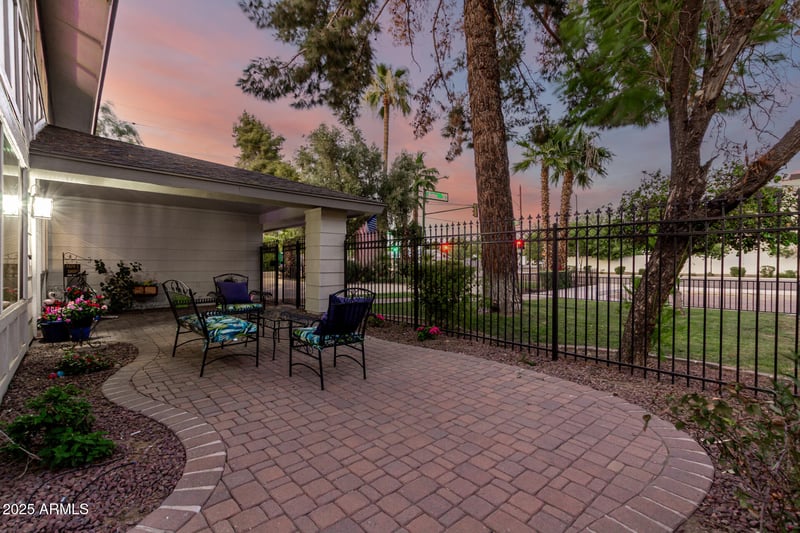 8464 7th Ave, Phoenix, AZ 85021
