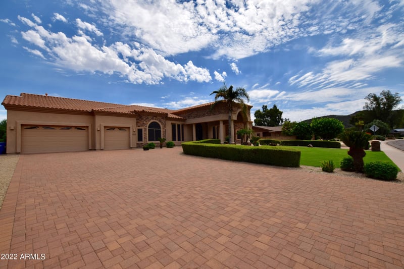 847 W Moon Valley Dr, Phoenix, AZ 85023