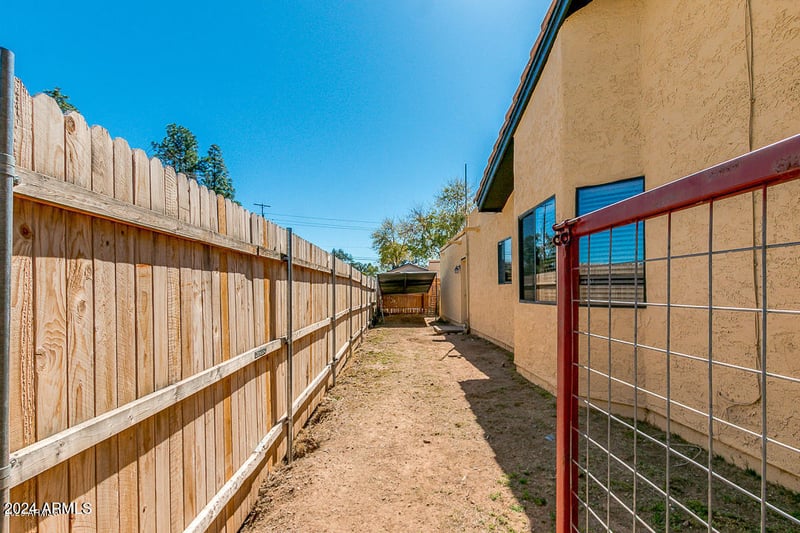 848 Roberts Rd, Phoenix, AZ 85022