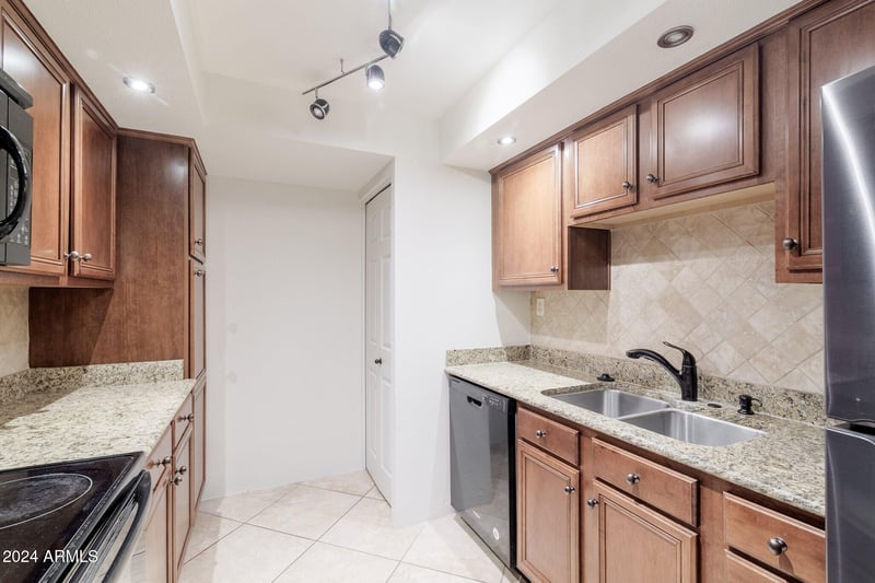 8500 Indian School Rd #129, Scottsdale, AZ 85251