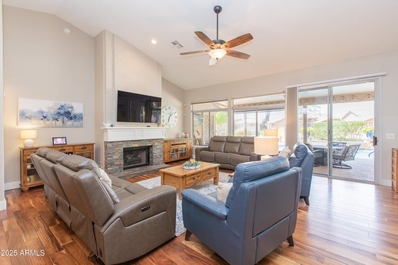 8502 Kimberly Way, Peoria, AZ 85382