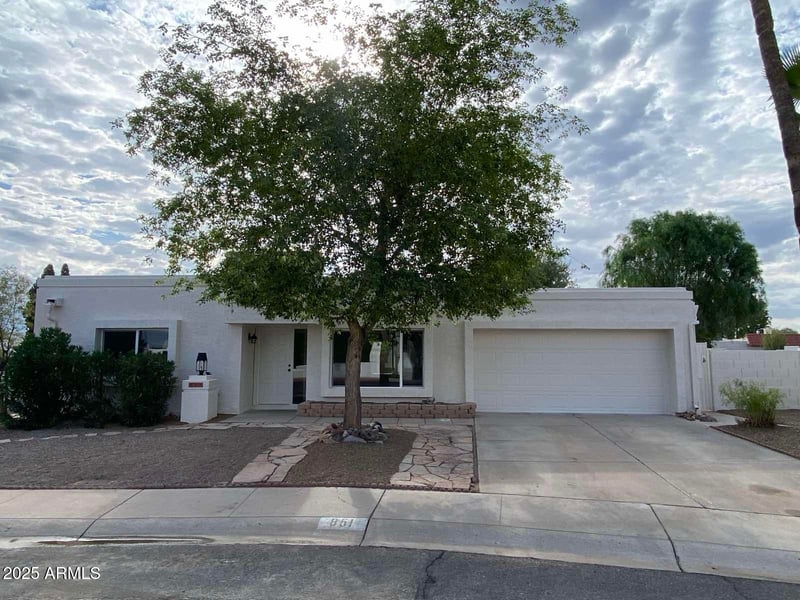 851 Michelle Dr, Phoenix, AZ 85022