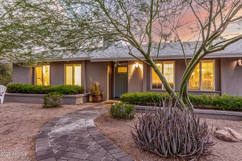 851 Village Circle Dr, Phoenix, AZ 85022