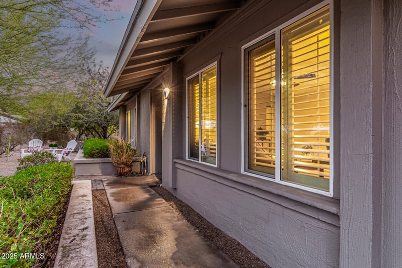 851 Village Circle Dr, Phoenix, AZ 85022