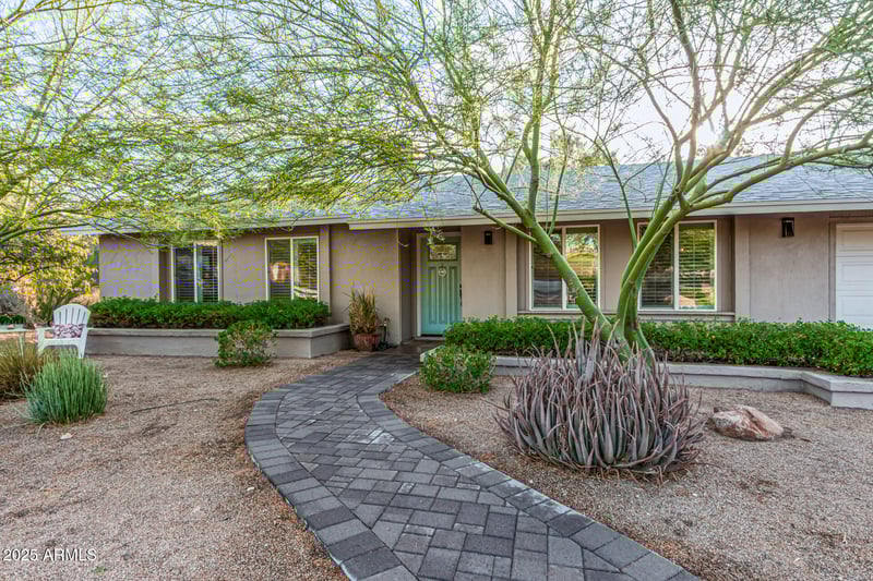 851 Village Circle Dr, Phoenix, AZ 85022