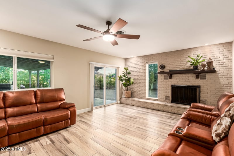 851 Village Circle Dr, Phoenix, AZ 85022