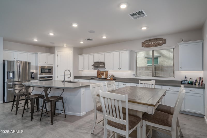 8513 172nd Ln, Waddell, AZ 85355