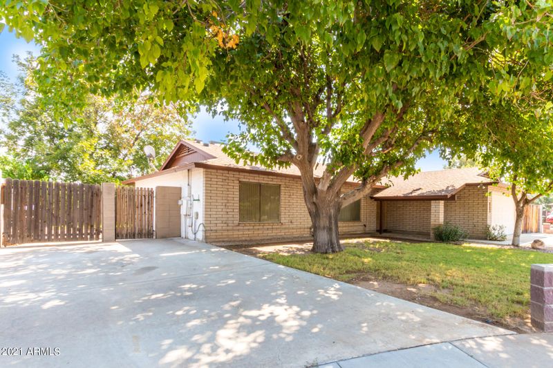 8515 N 40th Dr, Phoenix, AZ 85051