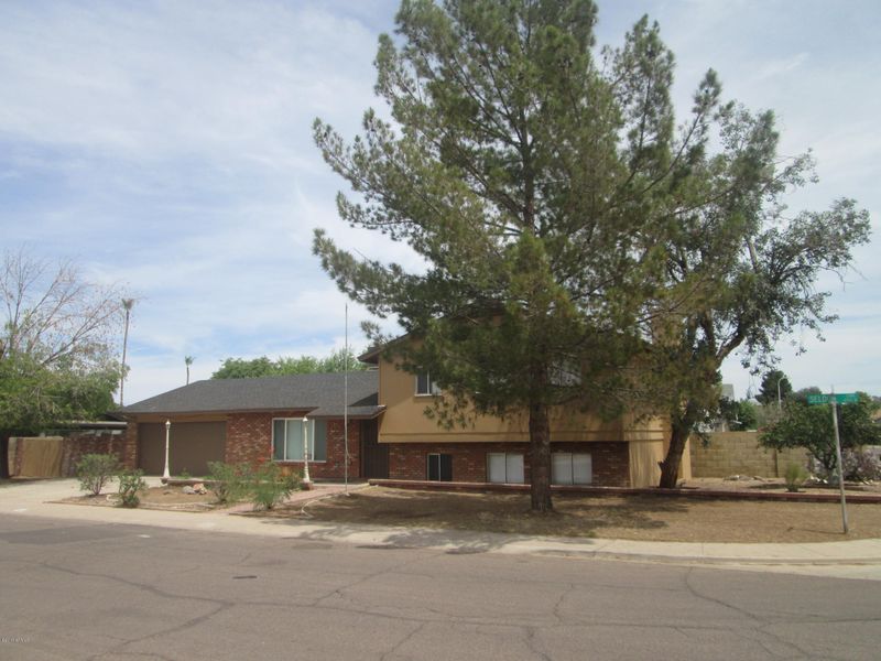 8516 N 49th Dr, Glendale, AZ 85302