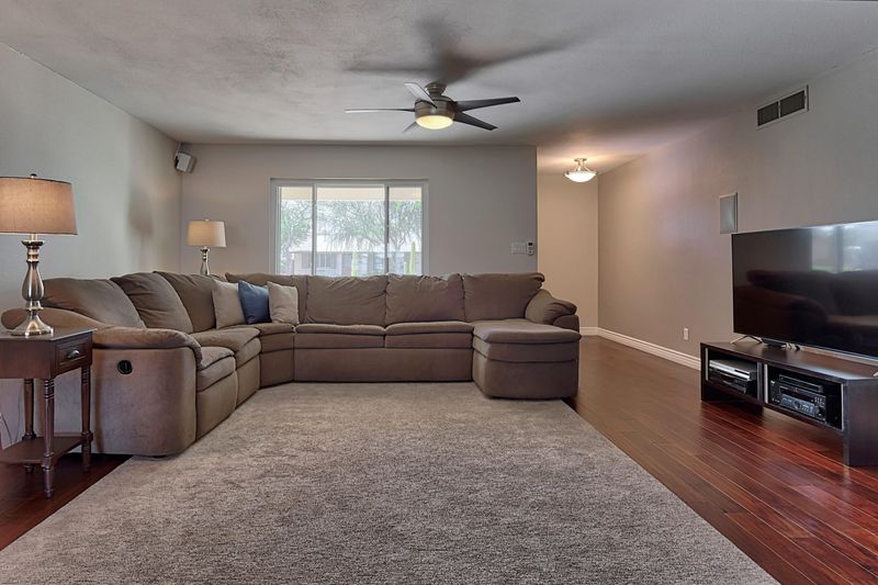 8520 E Clarendon Ave, Scottsdale, AZ 85251
