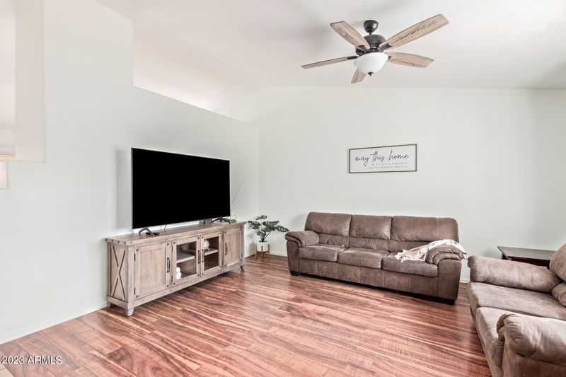 8520 W Cambridge Ave, Phoenix, AZ 85037