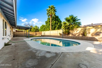8521 53rd Dr, Glendale, AZ 85302