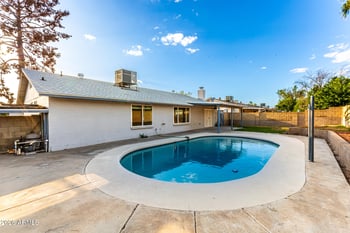 8521 53rd Dr, Glendale, AZ 85302