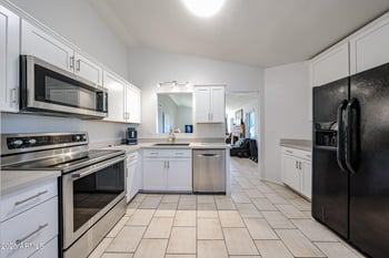 8521 Mauna Loa Ln, Peoria, AZ 85381