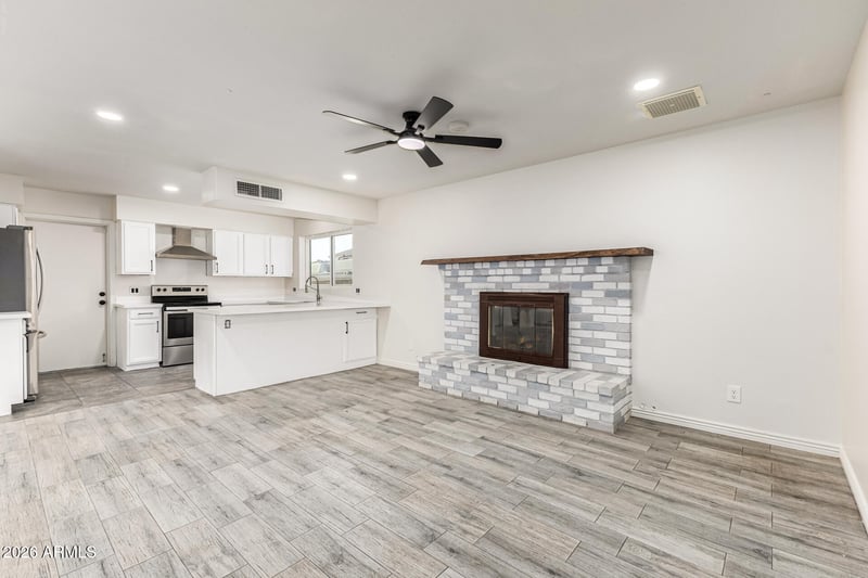 8521 53rd Dr, Glendale, AZ 85302