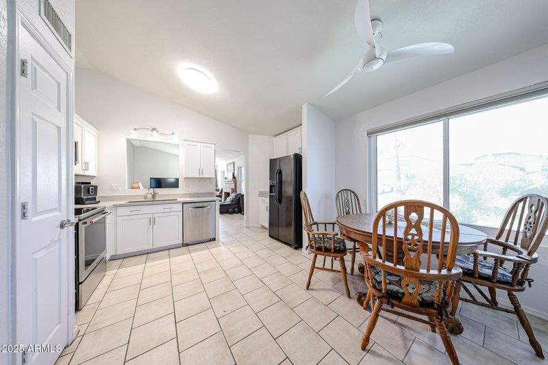 8521 W Mauna Loa Ln, Peoria, AZ 85381
