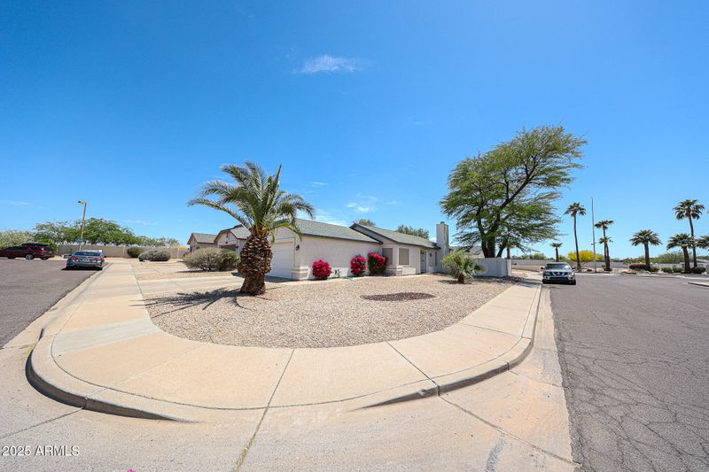 8521 W Mauna Loa Ln, Peoria, AZ 85381