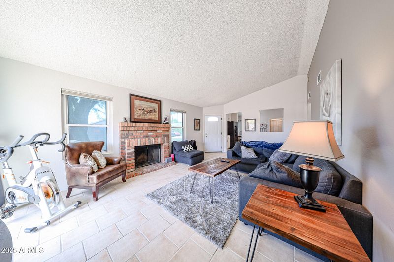 8521 W Mauna Loa Ln, Peoria, AZ 85381